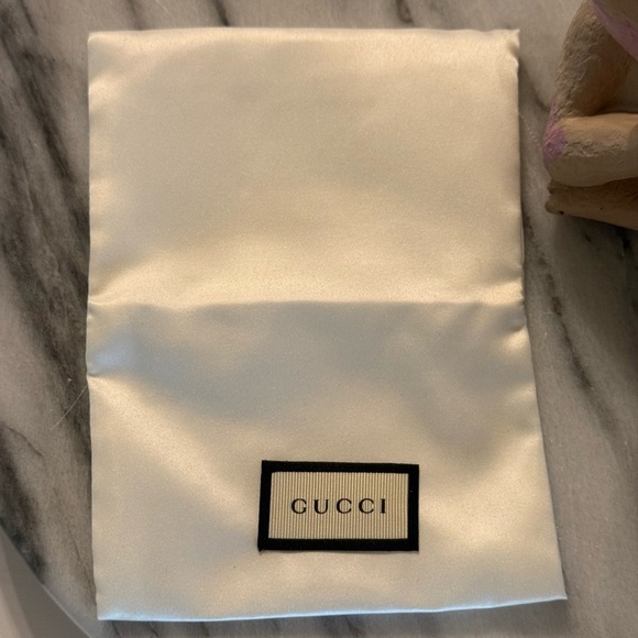 Gucci Small Black and White Gift Box in Very Good Condition - Picture 4 of 9